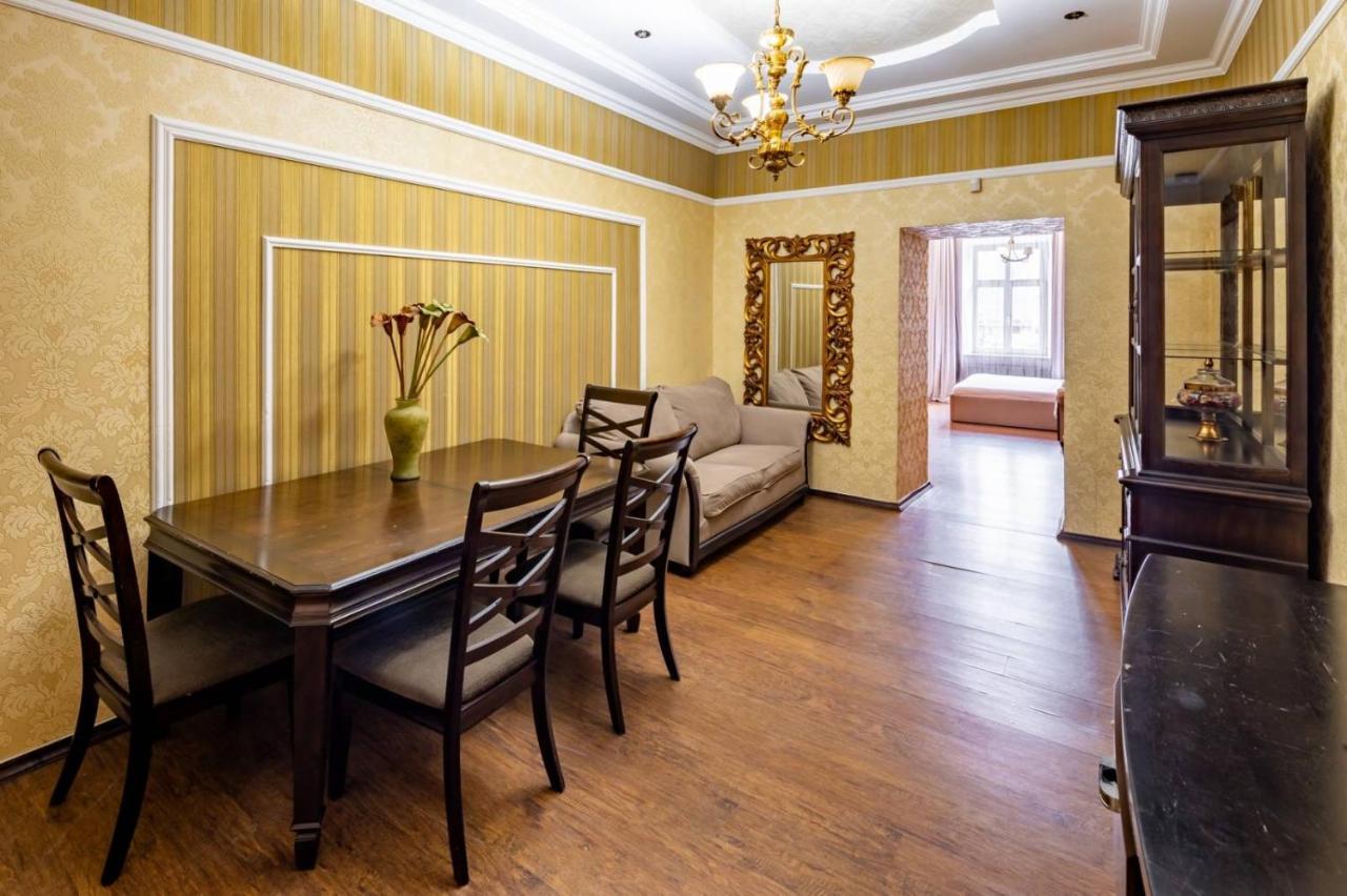 Romari проспект свободи 39 Apartment *