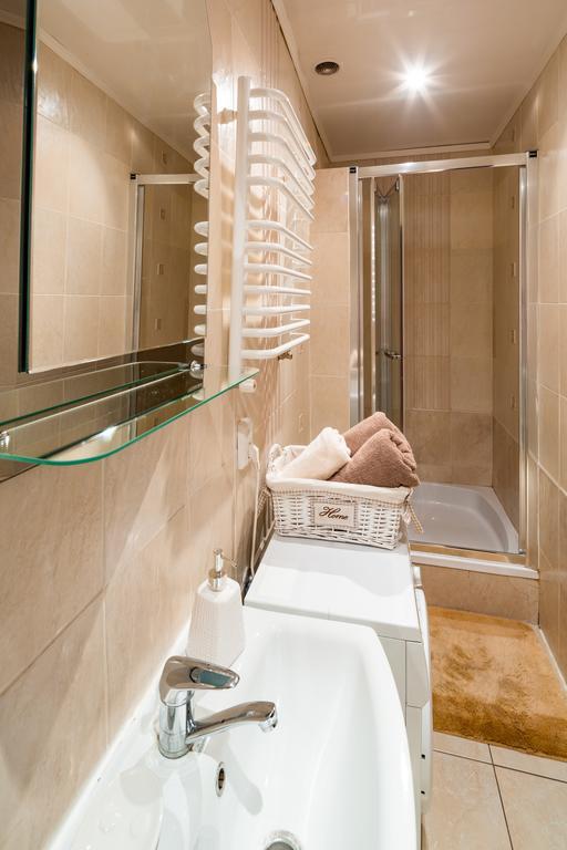 Romari проспект свободи 39 Apartment *